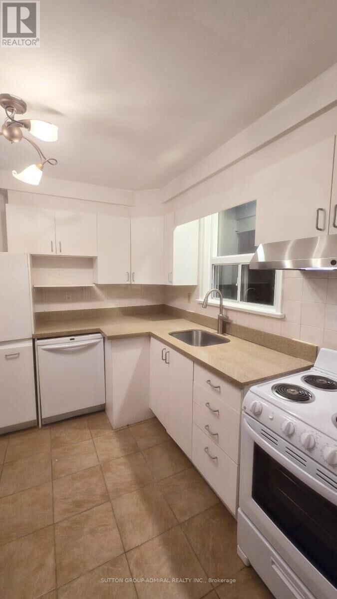 Property Photo:  319 Patricia Avenue  ON M2R 2M6 