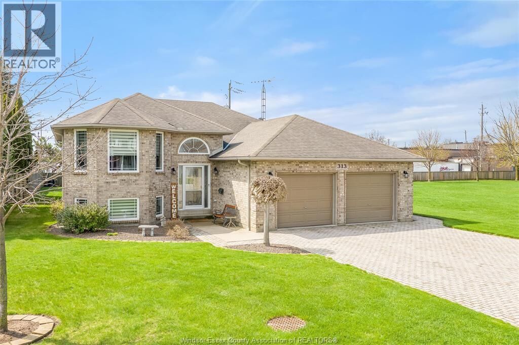Property Photo:  313 Applewood  ON N9Y 3Y7 