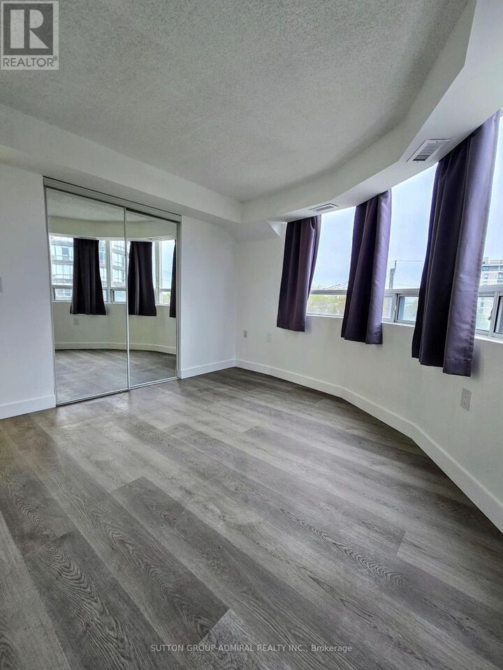 Property Photo:  555 Wilson Heights Boulevard 408  ON M3H 6B5 