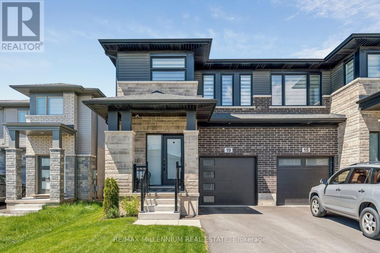 Property Photo:  19 Whelan Court  ON L2V 0M3 