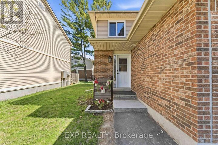 Property Photo:  146 Valley Stream Drive D  ON K2H 9C6 