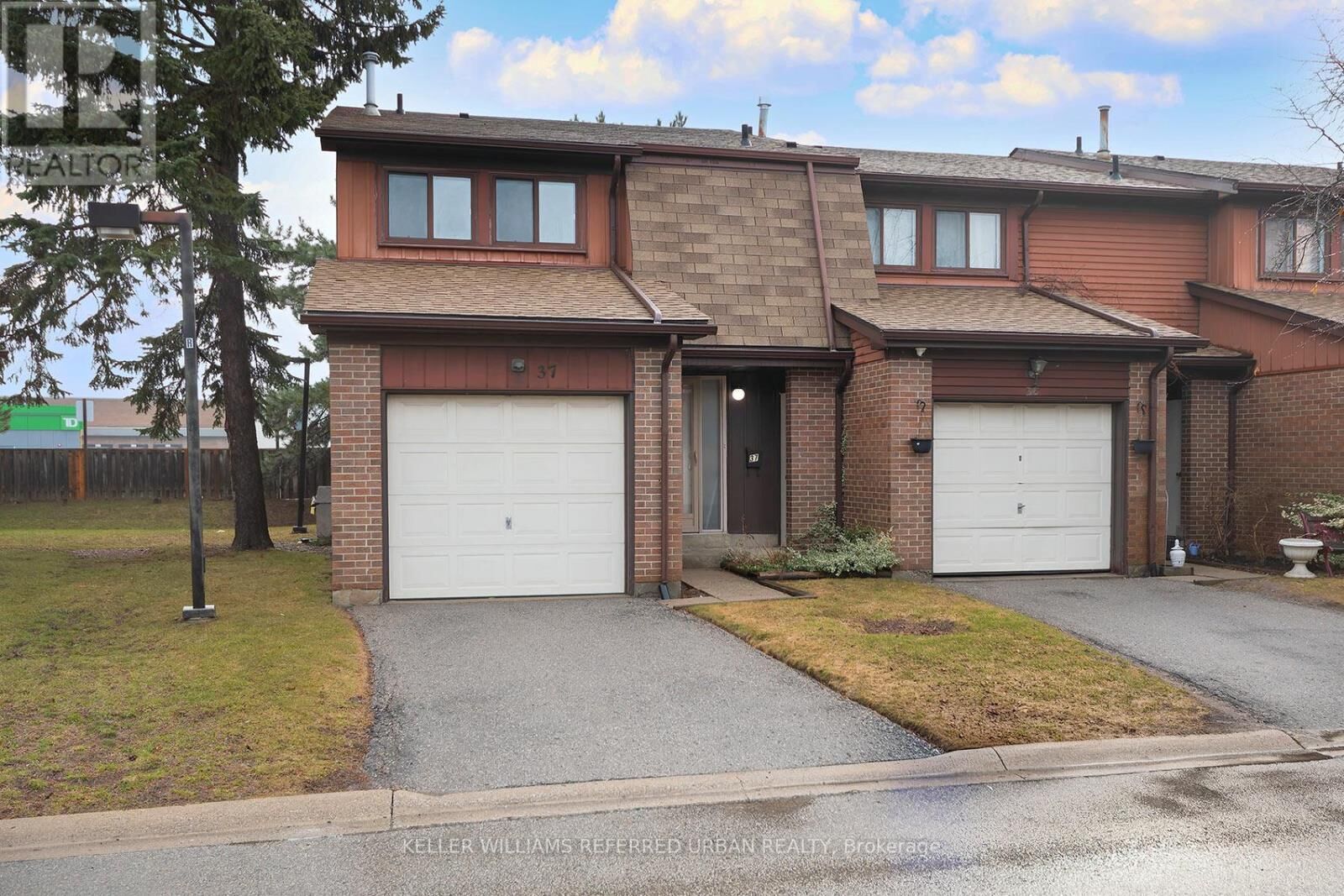 Property Photo:  11 Plaisance Road 37  ON L4C 5H1 