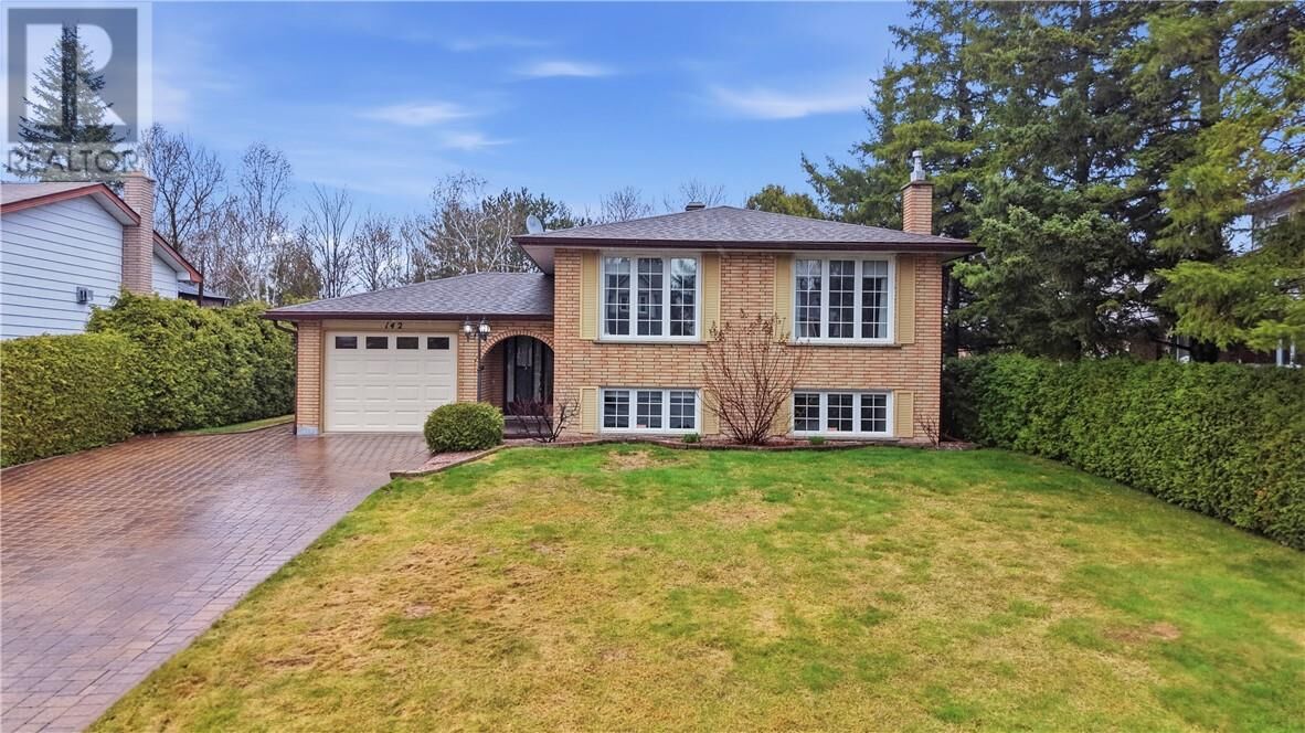 Property Photo:  142 Village Crescent  ON P3A 5A1 