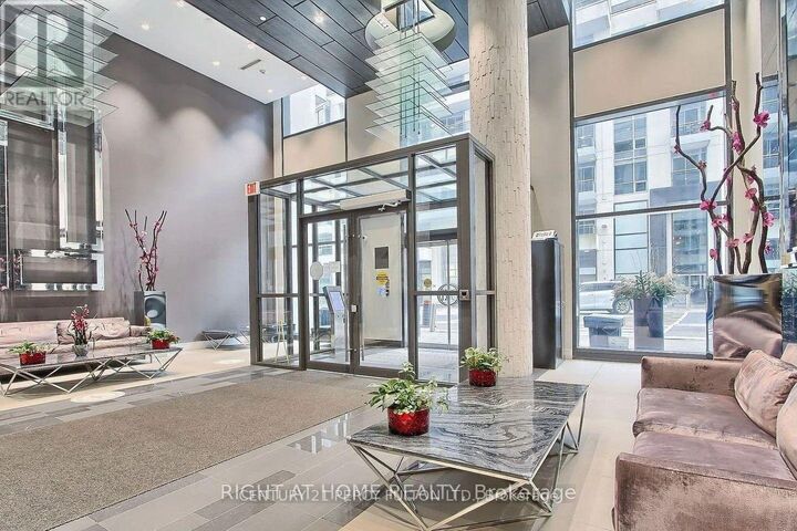 Property Photo:  9205 Yonge Street 512  ON L4C 1V5 