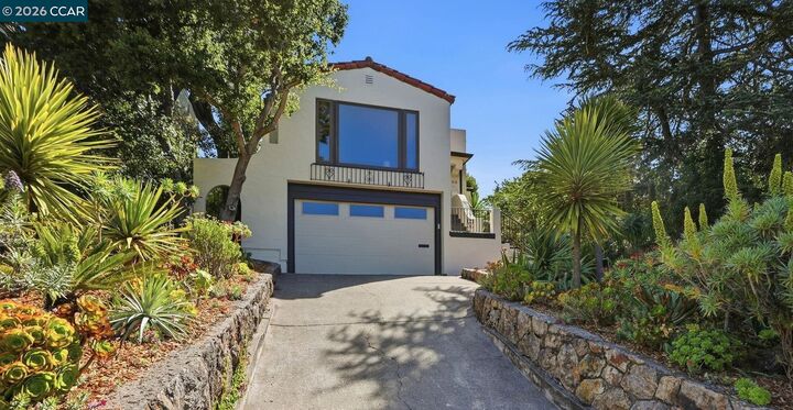Property Photo:  