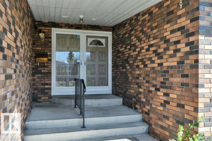 Property Photo:  8808 41 Avenue NW  AB T6K 1G7 