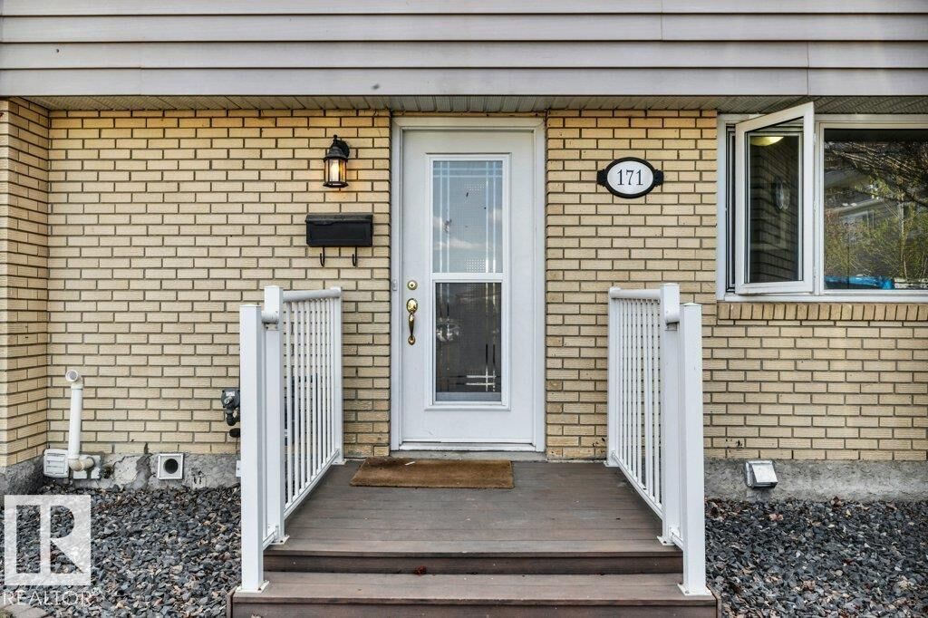Property Photo:  171 Royal Road NW  AB T6J 2E7 