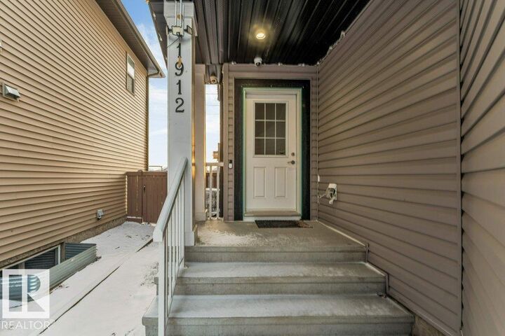 Property Photo:  1912 27 Street NW  AB T6T 2G5 