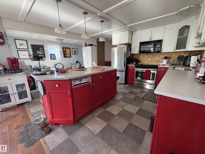 Property Photo:  115 2nd Street  AB T0B 1C0 