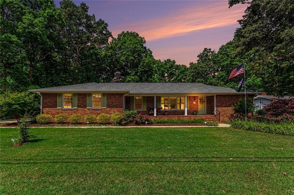 Property Photo:  119 Windwood Way  GA 30165 