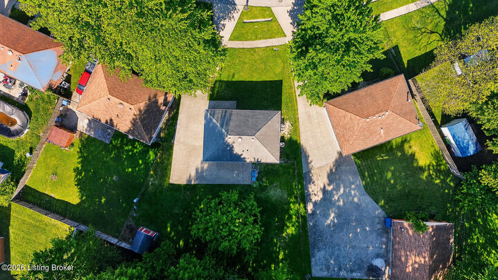 Property Photo:  5905 Carmelwood Cir  KY 40229 