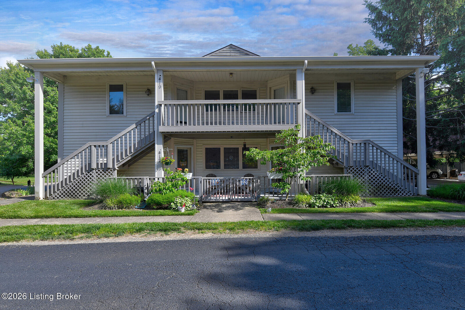Property Photo:  417 Rosewood Ct  KY 40223 