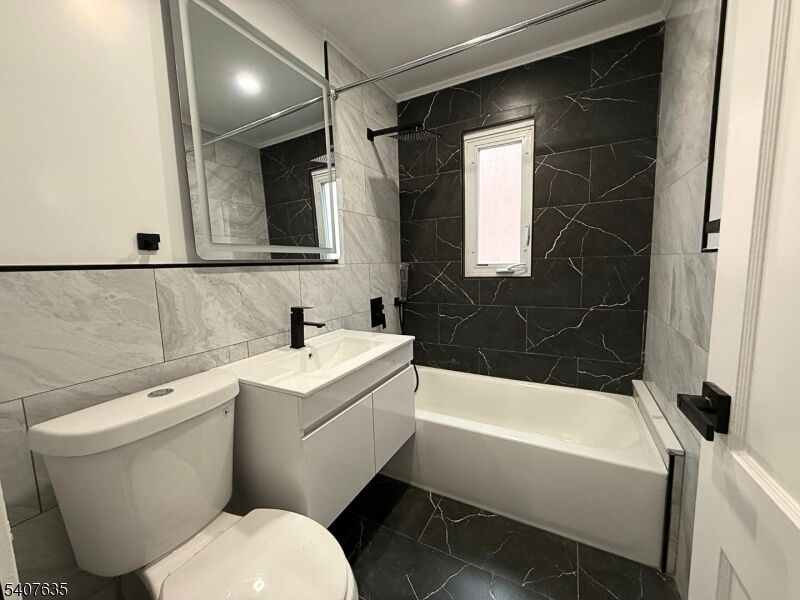 Property Photo:  168 Tuxedo Pkwy 1  NJ 07106 