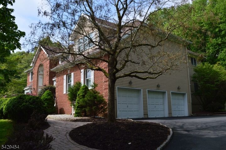 Property Photo:  40 Newland Ct  NJ 08807 