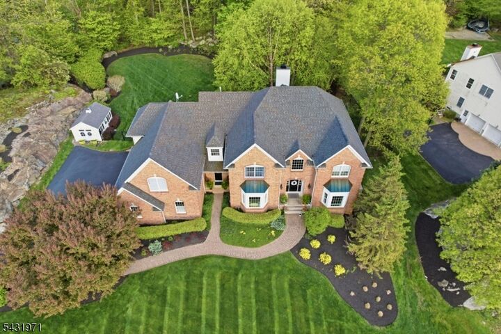 Property Photo:  6 Fox Run Rd  NJ 07871 