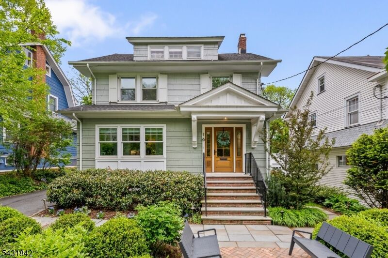 Property Photo:  16 Oakview Ave  NJ 07040 
