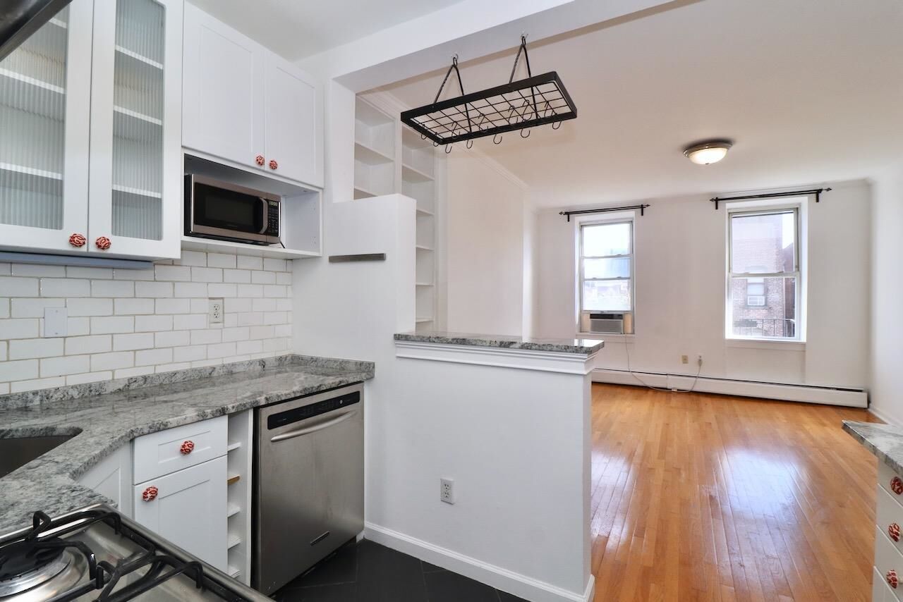 Property Photo:  621 Willow Ave 5L  NJ 07030 