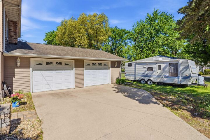 Property Photo:  811 SW 9th Avenue  IA 50644 