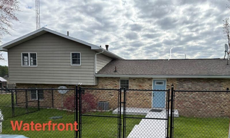 Property Photo:  5331 Oakridge  MI 48612 