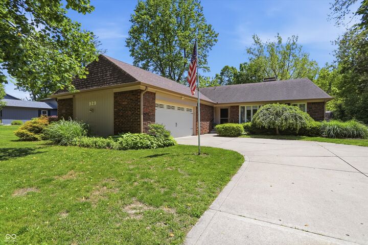 Property Photo:  929 Briarwood Drive  IN 46142 