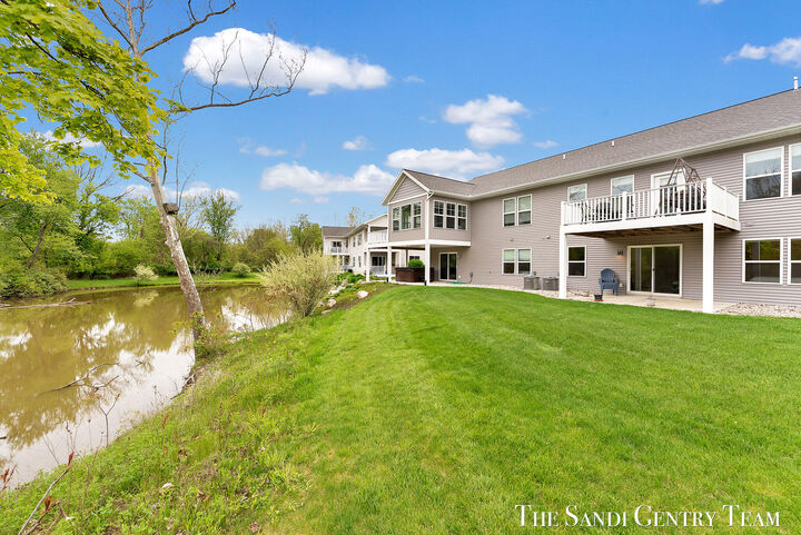 Property Photo:  562 Riverbank Circle  MI 49464 