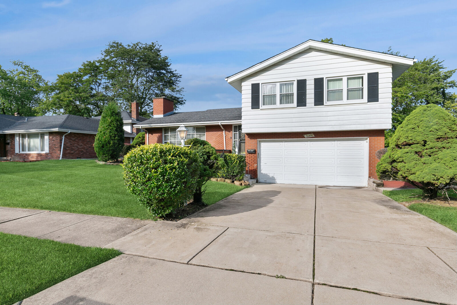 Property Photo:  16400 University Avenue  IL 60473 