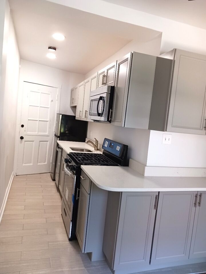 Property Photo:  5947 N Winthrop Avenue 1B  IL 60660 