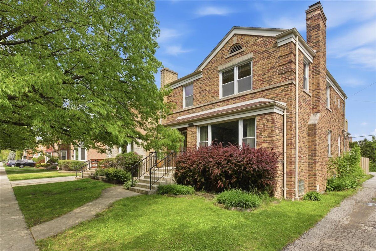Property Photo:  2814 W Gregory Street  IL 60625 