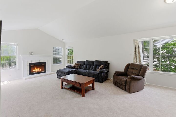 Property Photo:  206 Glasgow Lane B206  IL 60194 