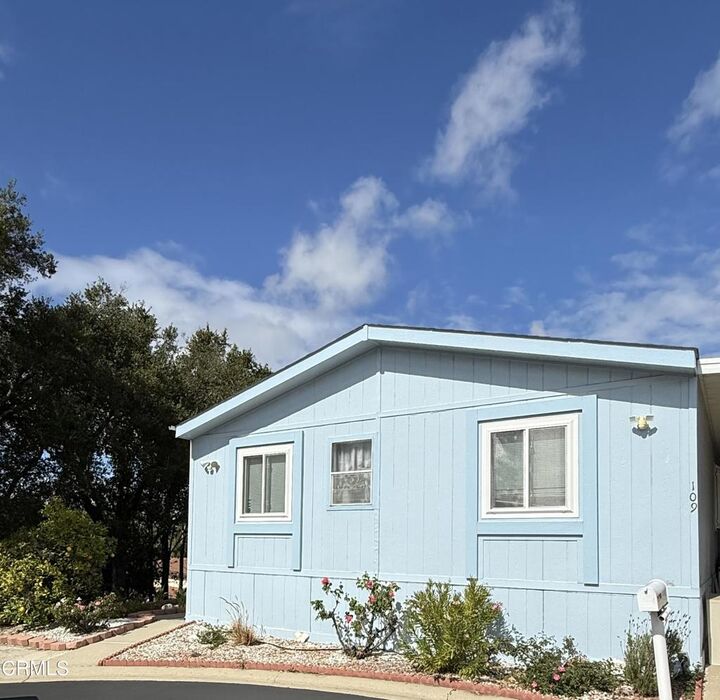 Property Photo:  109 Saint James Court 109  CA 91320 