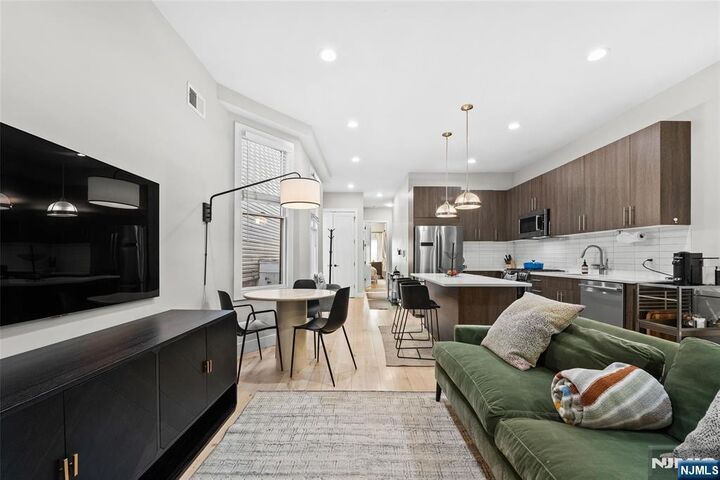 Property Photo:  289 Webster Avenue 1A  NJ 07307 