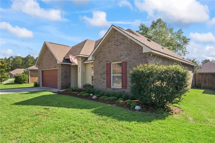 Property Photo: 420 Oak Branch Drive LA 70435
