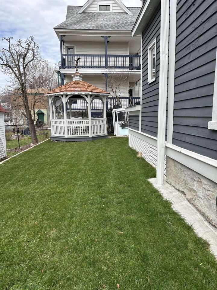 Property Photo: 336 East High Street NH 03014