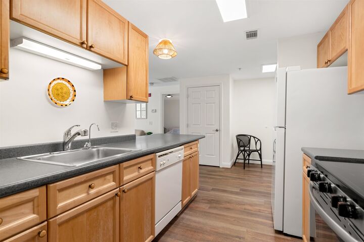 Property Photo:  4 Crestview Circle  NH 03053 