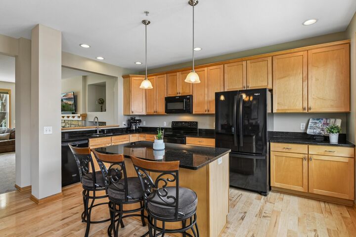 Property Photo:  1945 Commonwealth Boulevard 5  MN 55317 