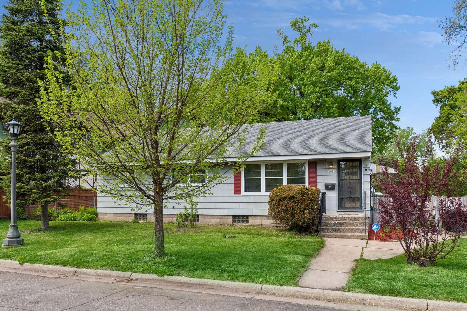 Property Photo:  1073 Eleanor Avenue  MN 55116 