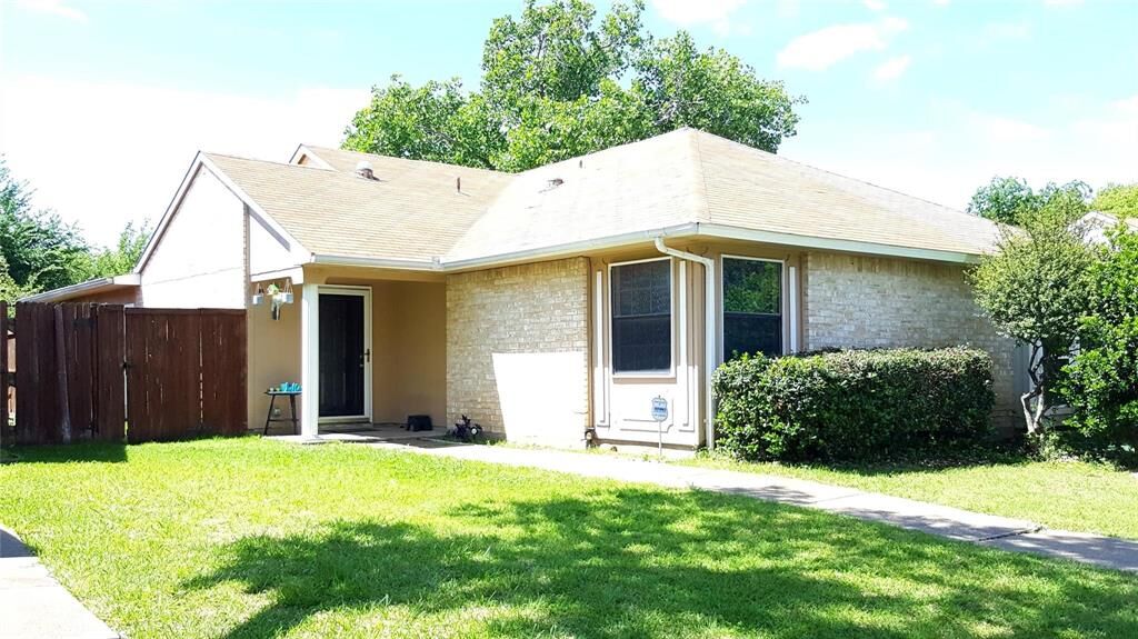 Property Photo:  4423 Chapman Street  TX 75056 