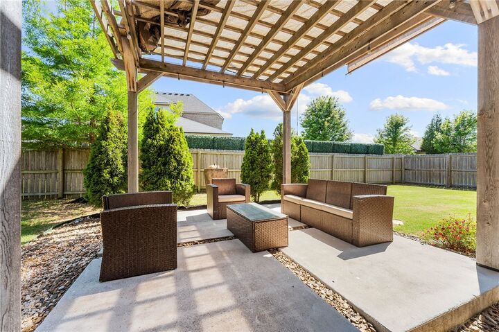 Property Photo:  1407 SW Wisteria Avenue  AR 72713 