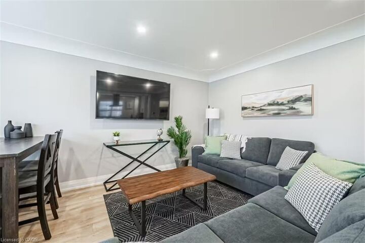 Property Photo:  88 South Bend Road E Unit A  ON L9A 2B1 