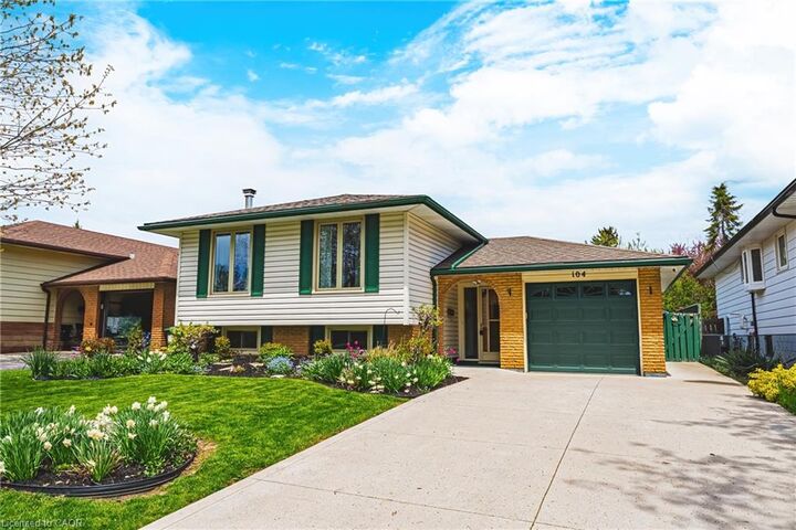Property Photo:  104 Gardiner Drive  ON L9C 5W8 