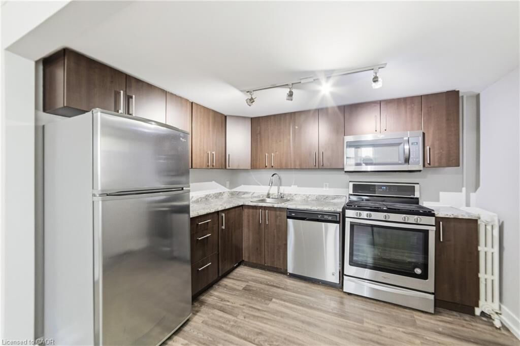 Property Photo:  4 Ottawa Street N 1  ON L8H 3Y7 