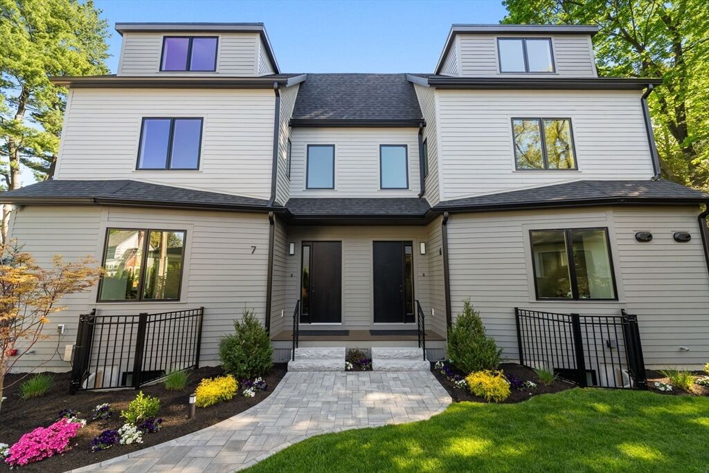 Property Photo:  956 Walnut Street 6  MA 02461 