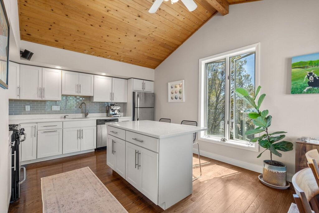 Property Photo:  32 Farragut Ave 3  MA 02144 