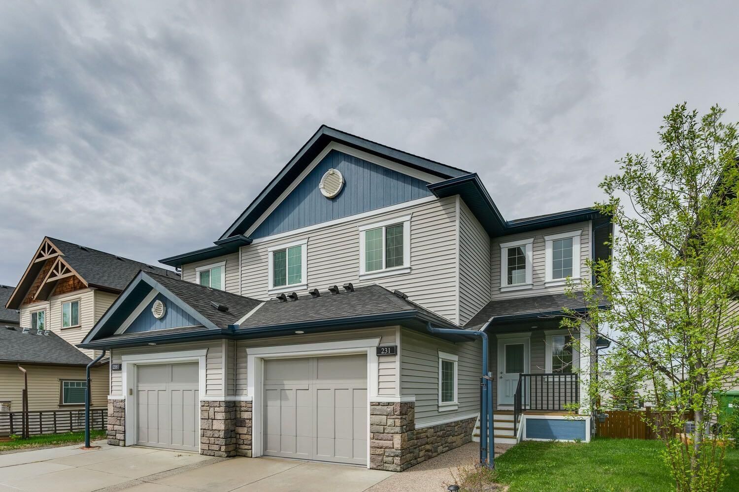 Property Photo:  231 Kingsbridge Road SE  AB T4A 0M4 