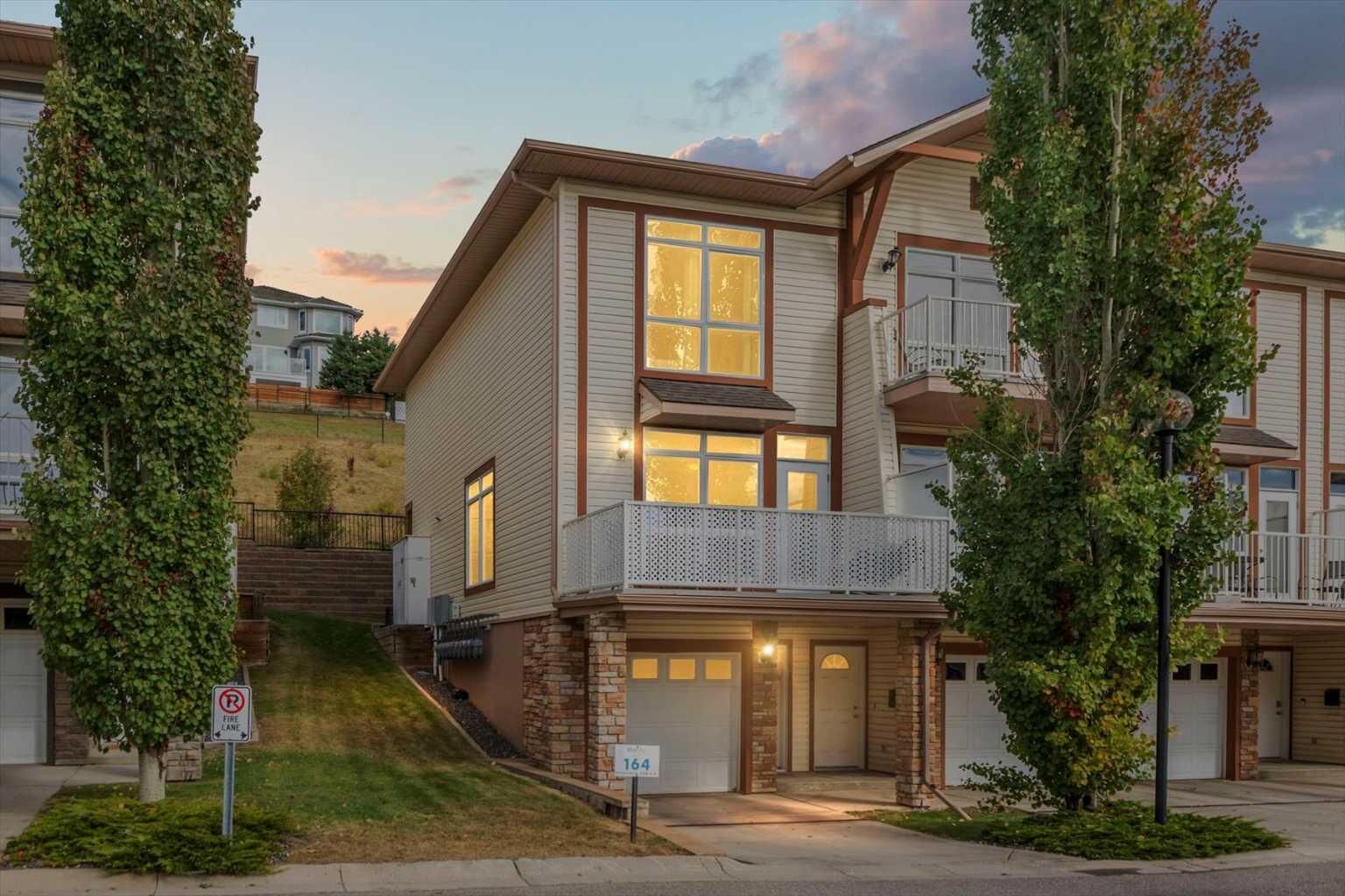 Property Photo:  164 Rockyledge View NW 1  AB T3G 6B2 