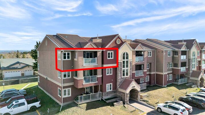 Property Photo:  1332 Edenwold Heights NW 1332  AB T3A 3T5 