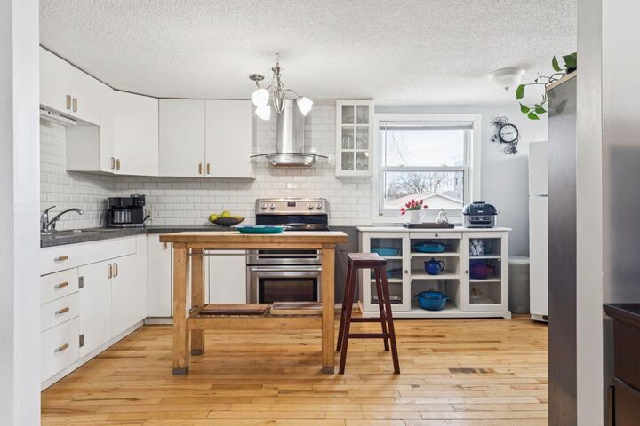 Property Photo:  7417 24 Street SE  AB T2C 0Y7 