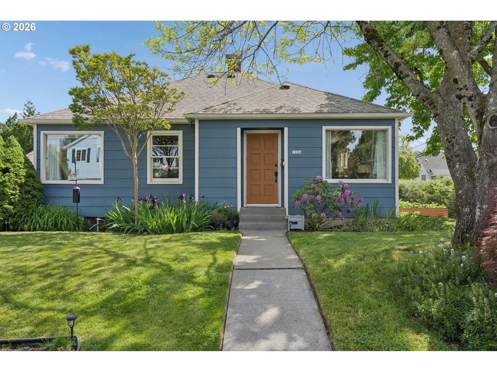 Property Photo:  1206 NE 75th Ave  OR 97213 