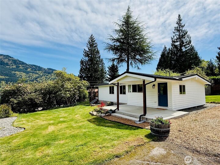 Property Photo:  477 W  Lake Samish Drive  WA 98229 