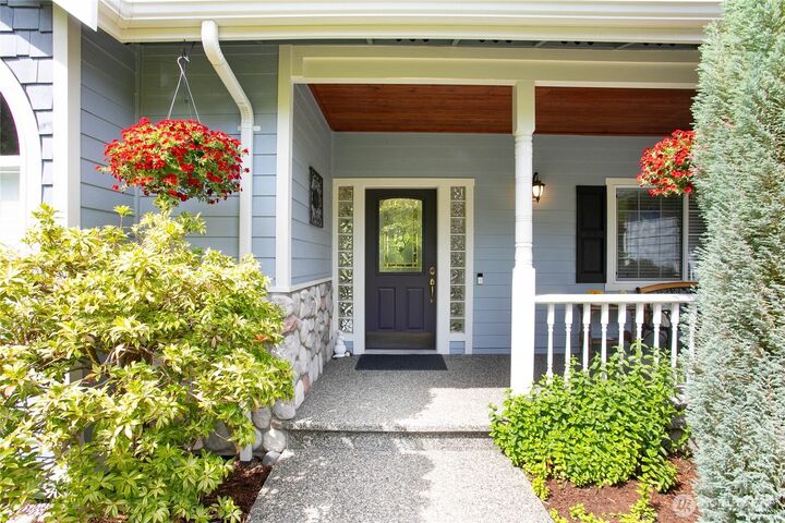 Property Photo: 1410 Langara Circle WA 98229